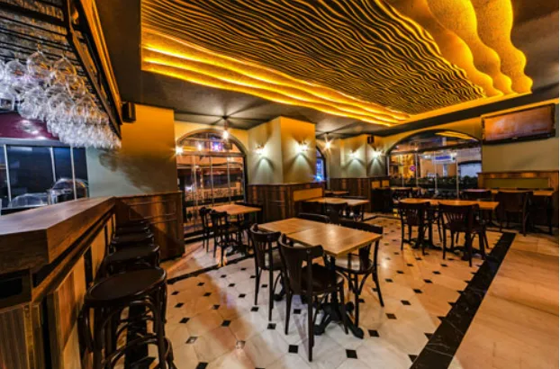 Restaurant & Bar